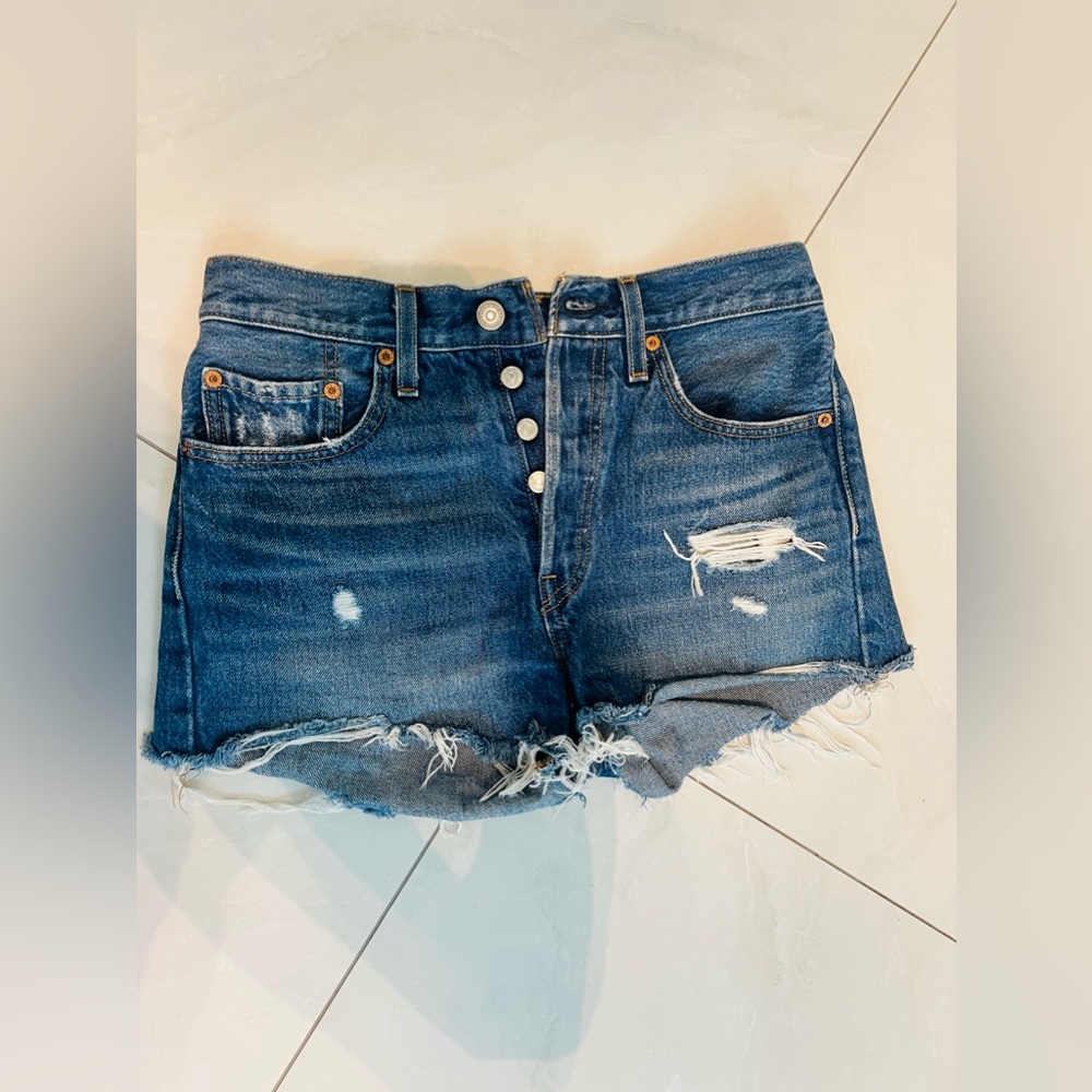Levi High Waisted shorts